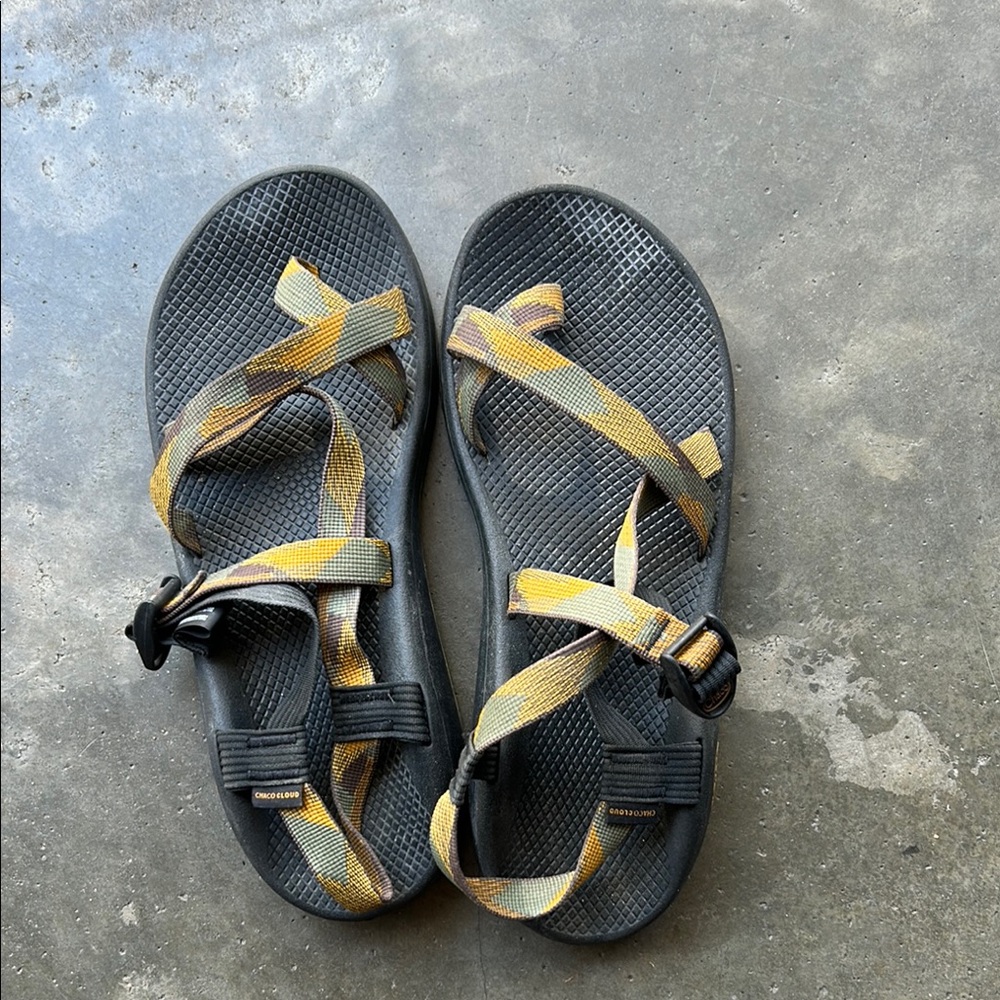 Like NEW! MEN's sz. 14. CHACO Black, brown & Yellow strap Sandals